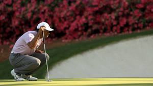 Tiger Woods Masters White Shirt Crouching Wallpaper