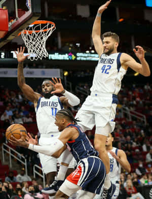 Tim Hardaway Jr. And Maxi Kleber Wallpaper