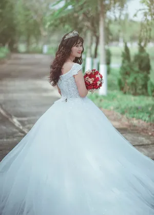 Timeless Elegance In A Classic Wedding Dress Wallpaper