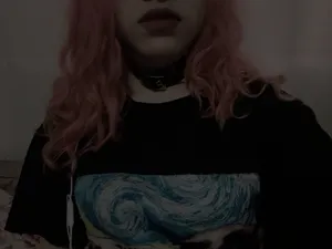 Tomboy Aesthetic Half Face Selfie Wallpaper