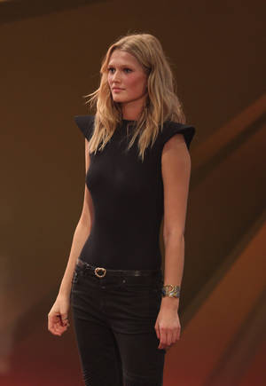 Toni Garrn Candid Photo Wallpaper