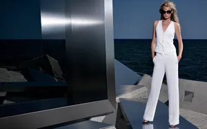 Toni Garrn In Full White Outfit Wallpaper