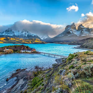 Torres Del Paine Lakeand Mountains Wallpaper