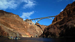 Tourists Approaching Hoover Dam Wallpaper