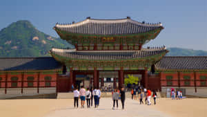 Tourists At The Gyeongbokgung Palace Wallpaper