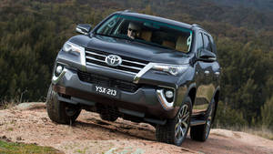 Toyota Fortuner Gxl Variant Model Wallpaper