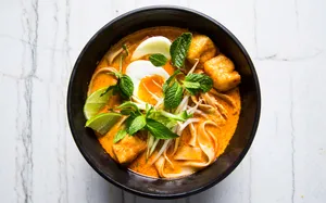Traditional Curry Laksa Deliciously Prepared With Flat Vermicelli Wallpaper