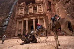 Treasury In The Ancient City Of Petra Wallpaper