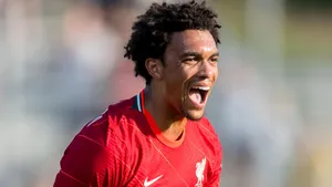 Trent Alexander-arnold Screaming Nike Logo Wallpaper