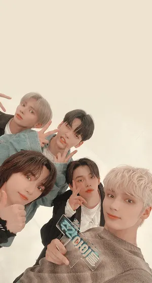 Txt Cute Groupie Picture Wallpaper
