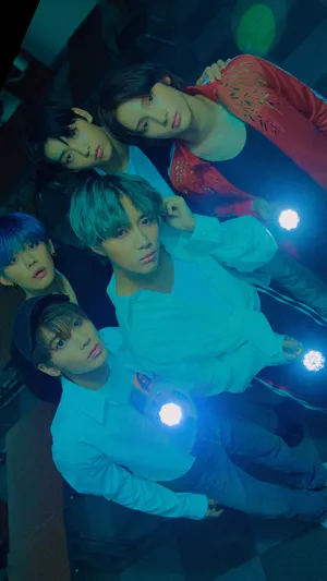 Txt With Flashlights Wallpaper