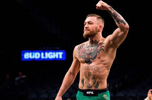 Ufc Mcgregor Raising Fist Wallpaper