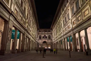 Uffizi Gallery U-shaped Facade Wallpaper
