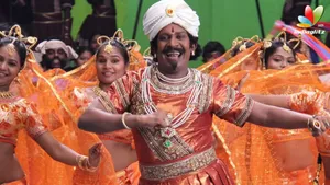 Vadivelu With Indian Dancers Wallpaper