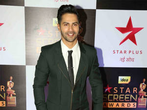 Varun Dhawan At Star Screen Awards Wallpaper