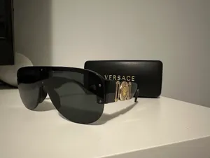 Versace Unisex Shield/aviator Sunglasses 4391 Wallpaper