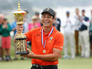 Viktor Hovland Winning Moment Wallpaper