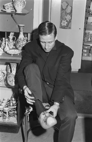 Vintage Footballer Tying Shoes Wallpaper