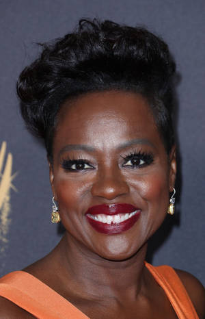 Viola Davis Short Hair Emmys 2017 Wallpaper