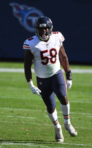 Walking Chicago Bears Roquan Smith Wallpaper