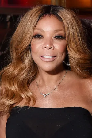 Wendy Williams Lowcut Dress Wallpaper
