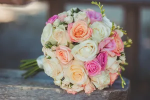 White And Pink Roses Flower Bouquet Wallpaper