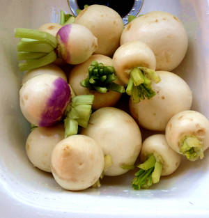 White Baby Turnips In Sink Wallpaper