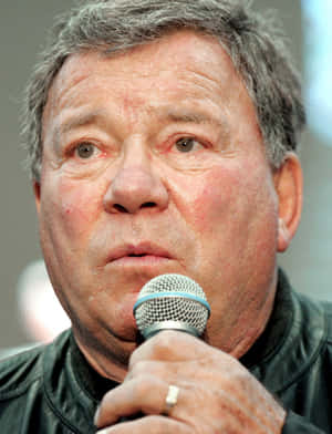 William Shatner Smiling At An Event Wallpaper