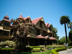 Winchester Mystery House In California Wallpaper
