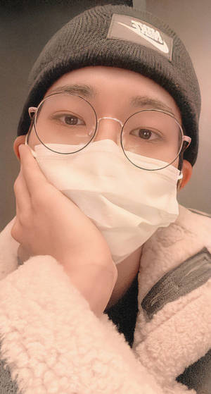 Wonwoo Wearing Facemask Wallpaper