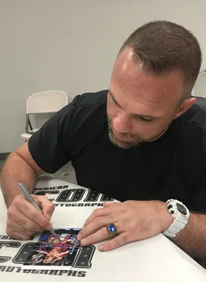 Wrestler Signing Autograph Wallpaper