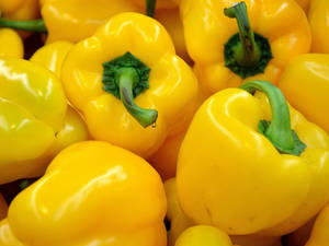 Yellow Bell Pepper Pile Close Up Shot Wallpaper