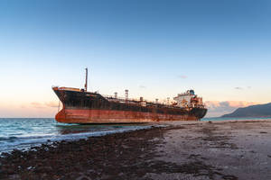 Yemen Ship On Shore Wallpaper