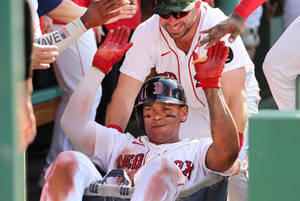 Yoan Moncada With Red Sox Teammates Wallpaper