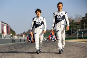 Yuki Tsunoda Walking Teammate Wallpaper